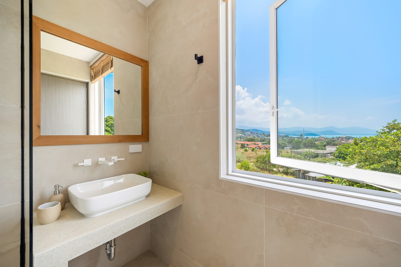 Bathroom with sea view over Bophut bay at Villa Sue, Koh Samui